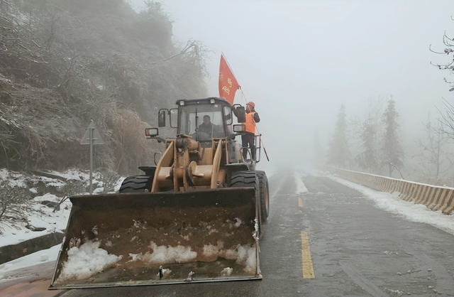 【今日黄冈】武穴市公路事业发展中心：以雪为令，众志成城保畅通