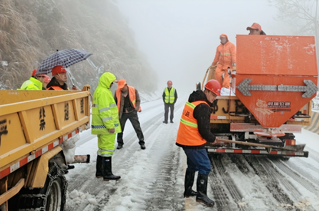 【今日黄冈】武穴市公路事业发展中心：以雪为令，众志成城保畅通