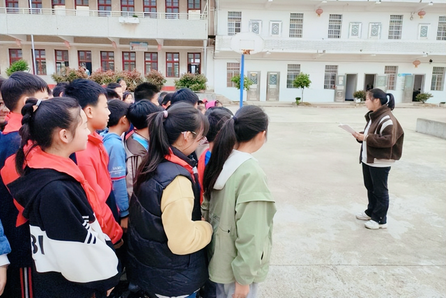 携手经典 博览群书——武穴市第六实验小学代管陶斯小学启动读书节仪式