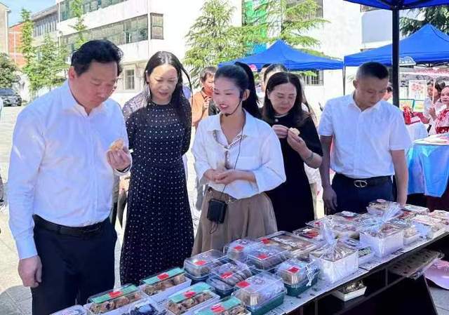 湖北武穴：徐楷走进市特殊教育学校参加第34次“全国助残日”活动