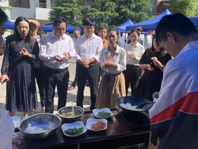 湖北武穴：徐楷走进市特殊教育学校参加第34次“全国助残日”活动