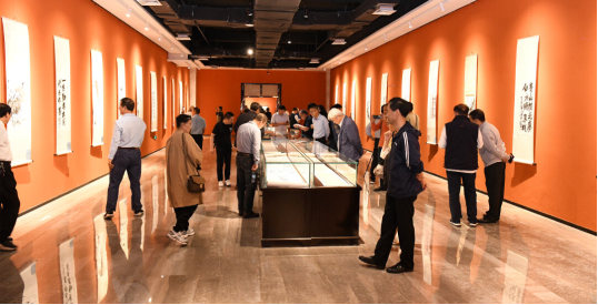 观“龙韵百年”纪念萧龙士诞辰135周年暨萧龙士书画展有感 