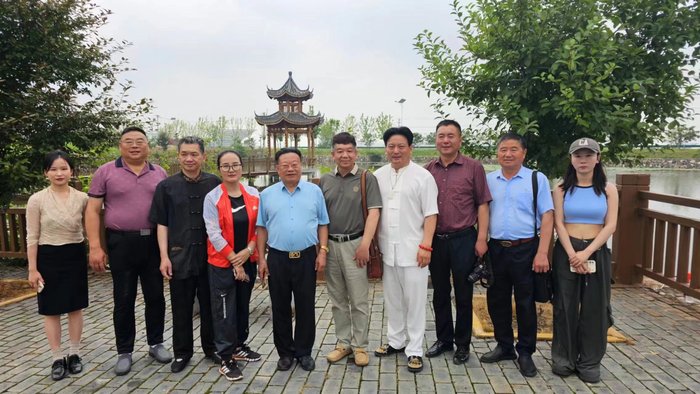 文化艺术的社区之旅：中国书画院安徽分院送文化到肥东国光社区 