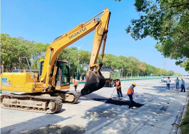 【今日黄冈】武穴市公路事业发展中心：同心同德跑赢“上半年”，脚踏实地勇夺“全年胜”