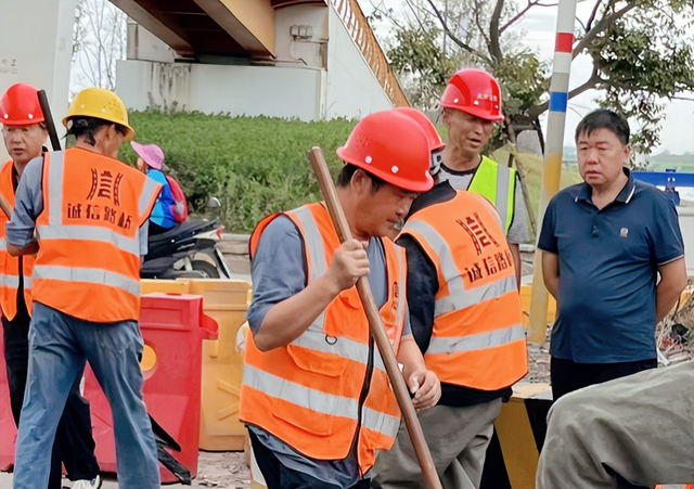 【今日黄冈】武穴市公路事业发展中心：同心同德跑赢“上半年”，脚踏实地勇夺“全年胜”