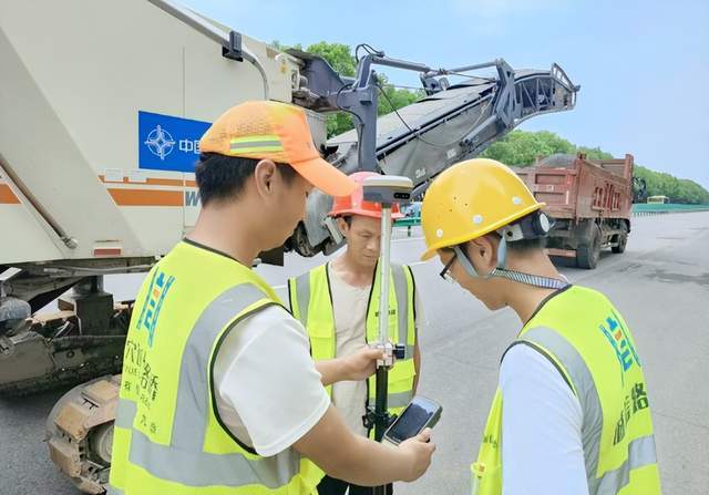 【今日黄冈】武穴市公路事业发展中心：同心同德跑赢“上半年”，脚踏实地勇夺“全年胜”